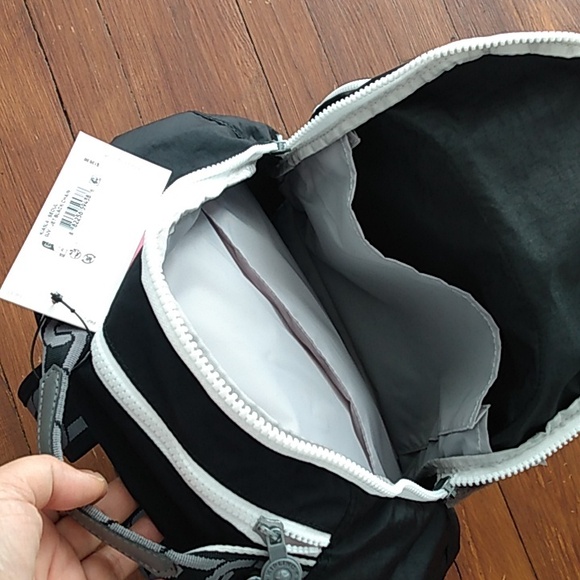 Kipling back pack jet black chain KIA5L4-SEOUL unique design silver bright patch - Picture 5 of 8